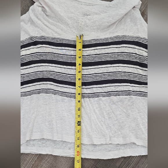 Free People crowl neck, crop sweater size large - Picture 6 of 7